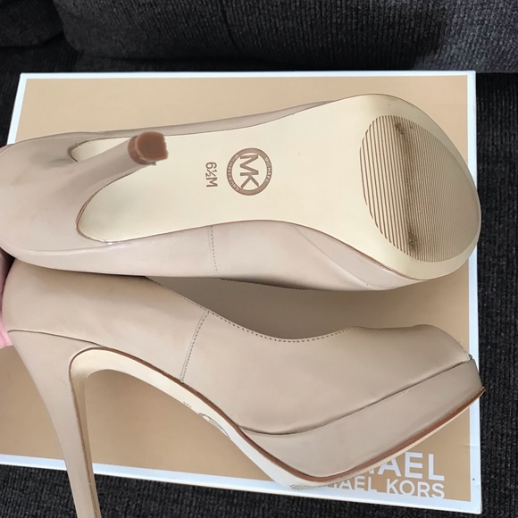 Michael Kors York Platform Nude - Picture 5 of 7